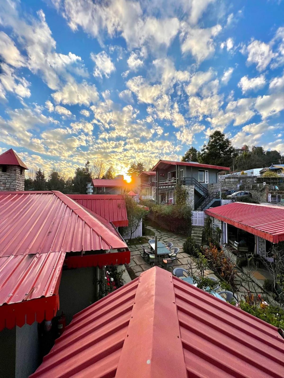 Hotel The Birdcage, Mukteshwar Zewnętrze zdjęcie