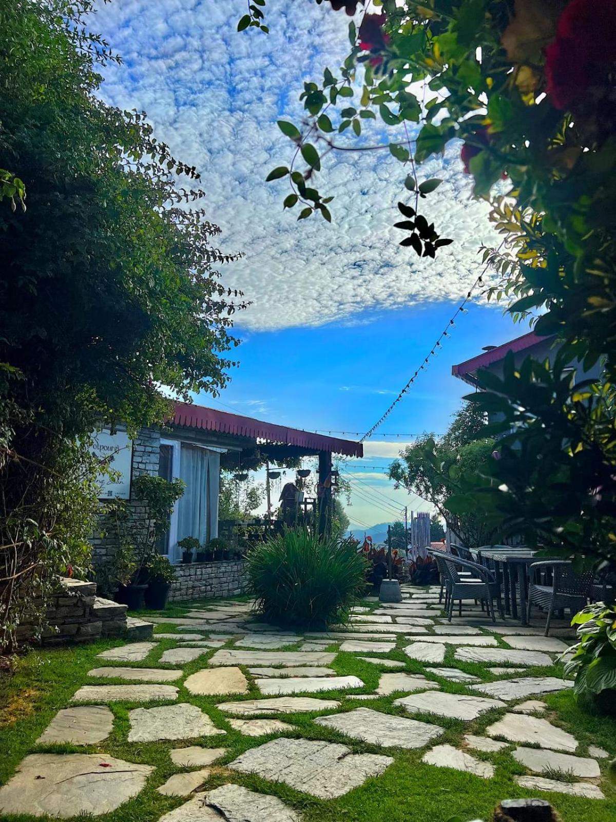 Hotel The Birdcage, Mukteshwar Zewnętrze zdjęcie